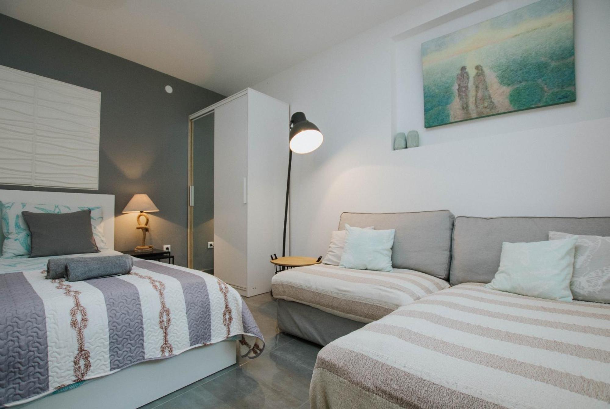 Mamma Mia Apartments-City Center Хвар Екстериор снимка