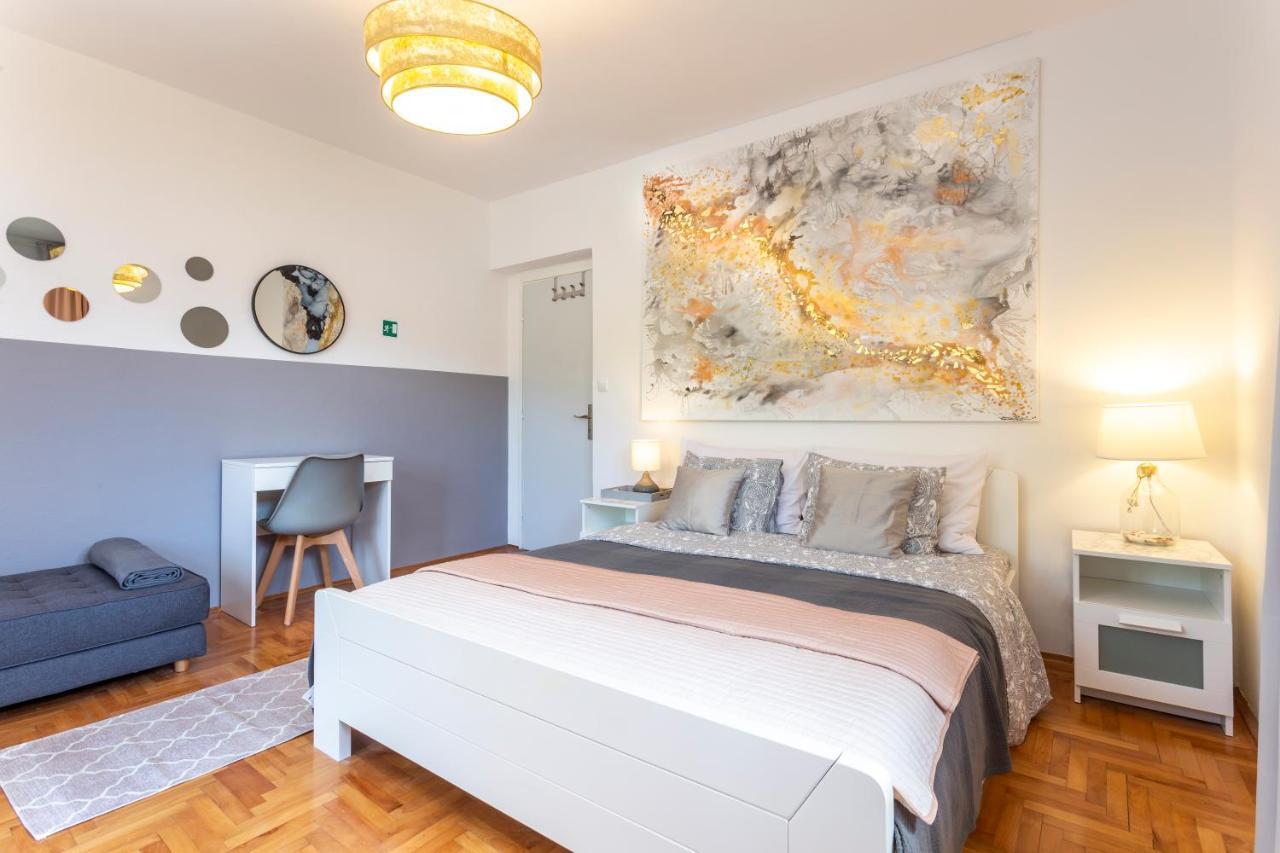 Mamma Mia Apartments-City Center Хвар Екстериор снимка